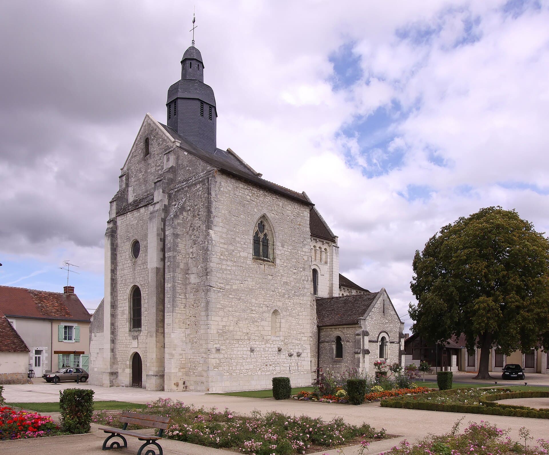 Église abbatiale de Saint-Genou