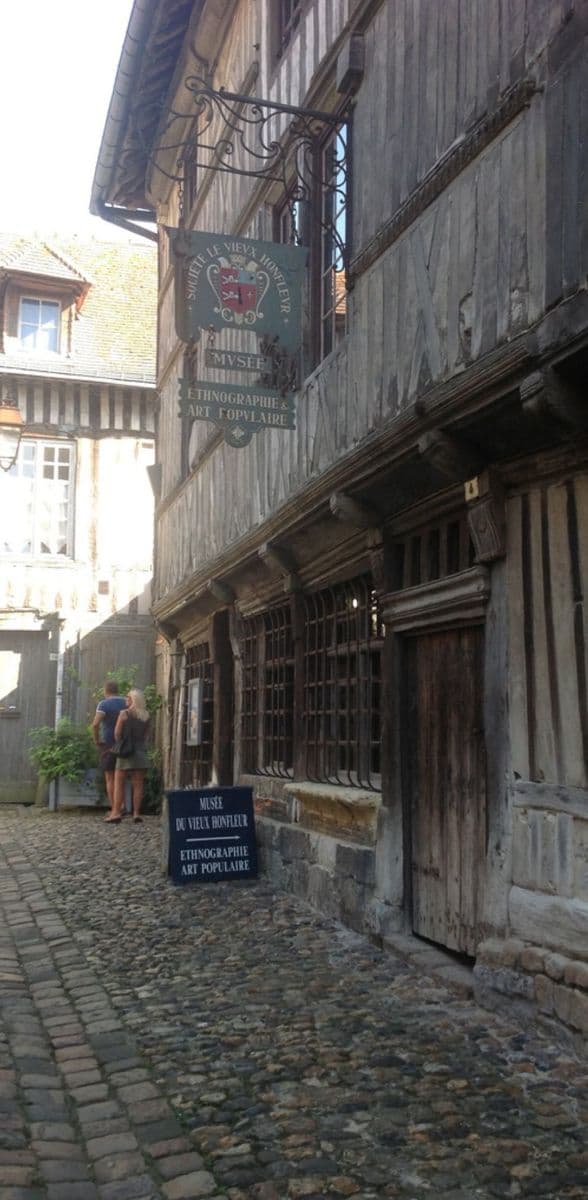 Musée d'ethnographie et d'arts populaires et musée de la marine