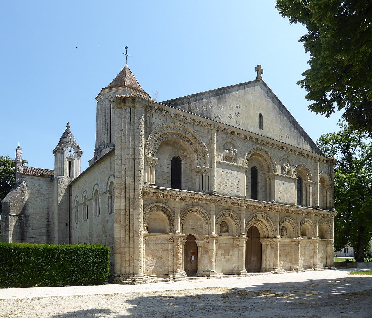 Église Notre-Dame de Surgères