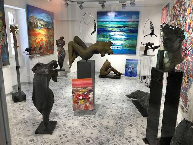 Lagalery Fine Arts