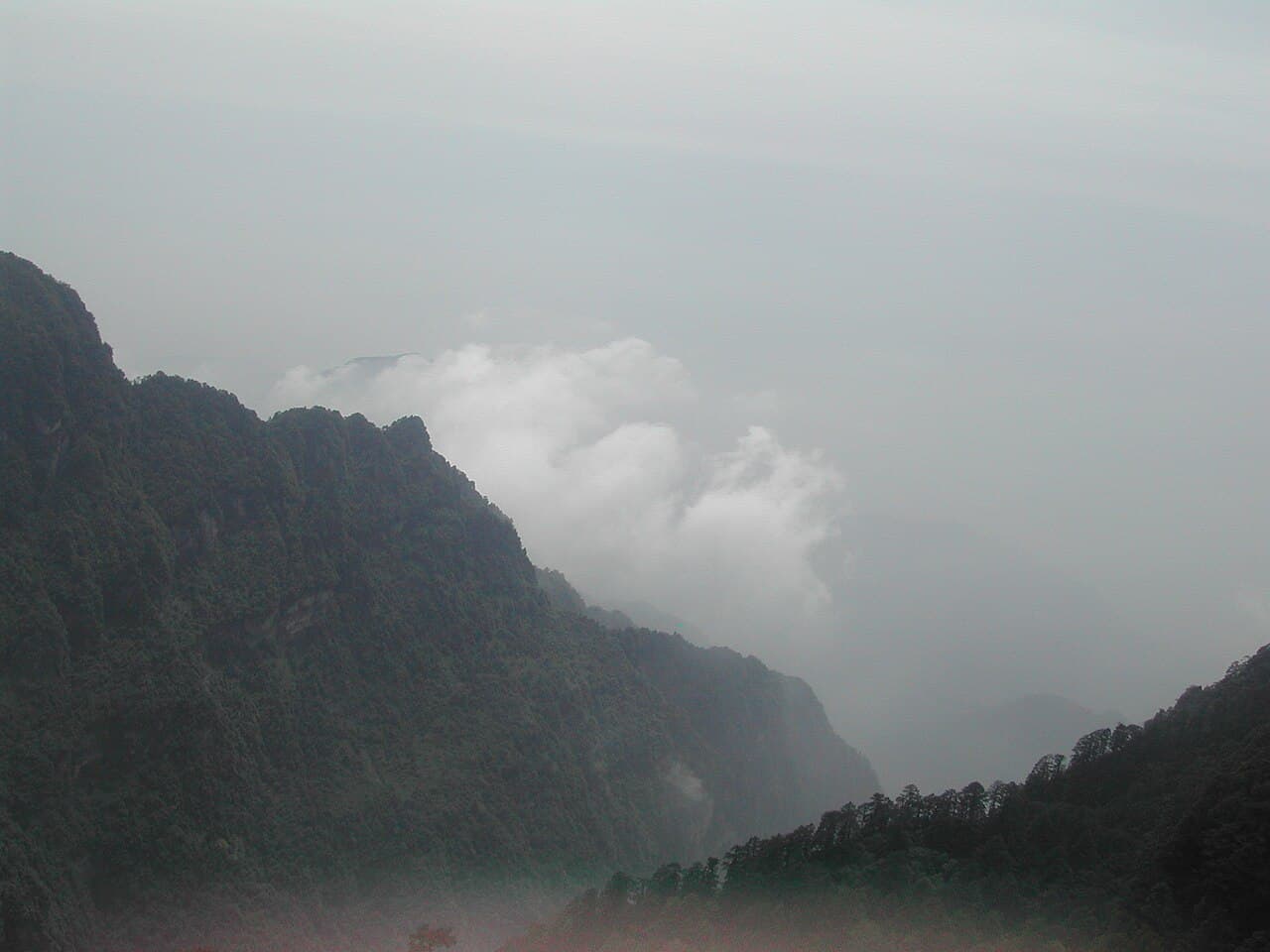 Paysage panoramique du mont Emei, incluant le paysage panoramique du grand Bouddha de Leshan