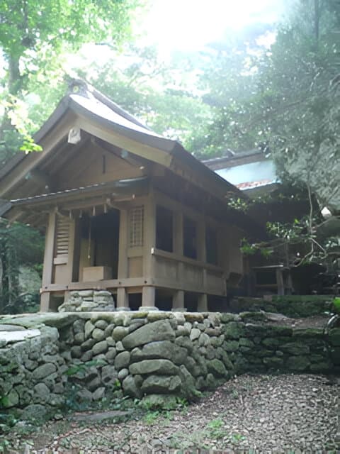 Île sacrée d’Okinoshima et sites associés dans la région de Munakata