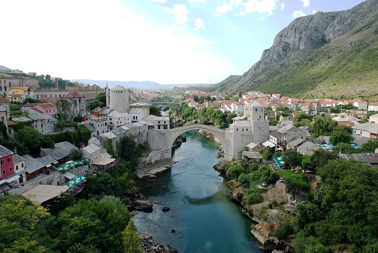 Quartier du Vieux pont de la vieille ville de Mostar