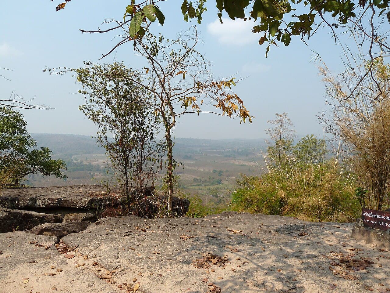 Phu Phrabat, un témoignage de la tradition des pierres Sema de la période de Dvaravati