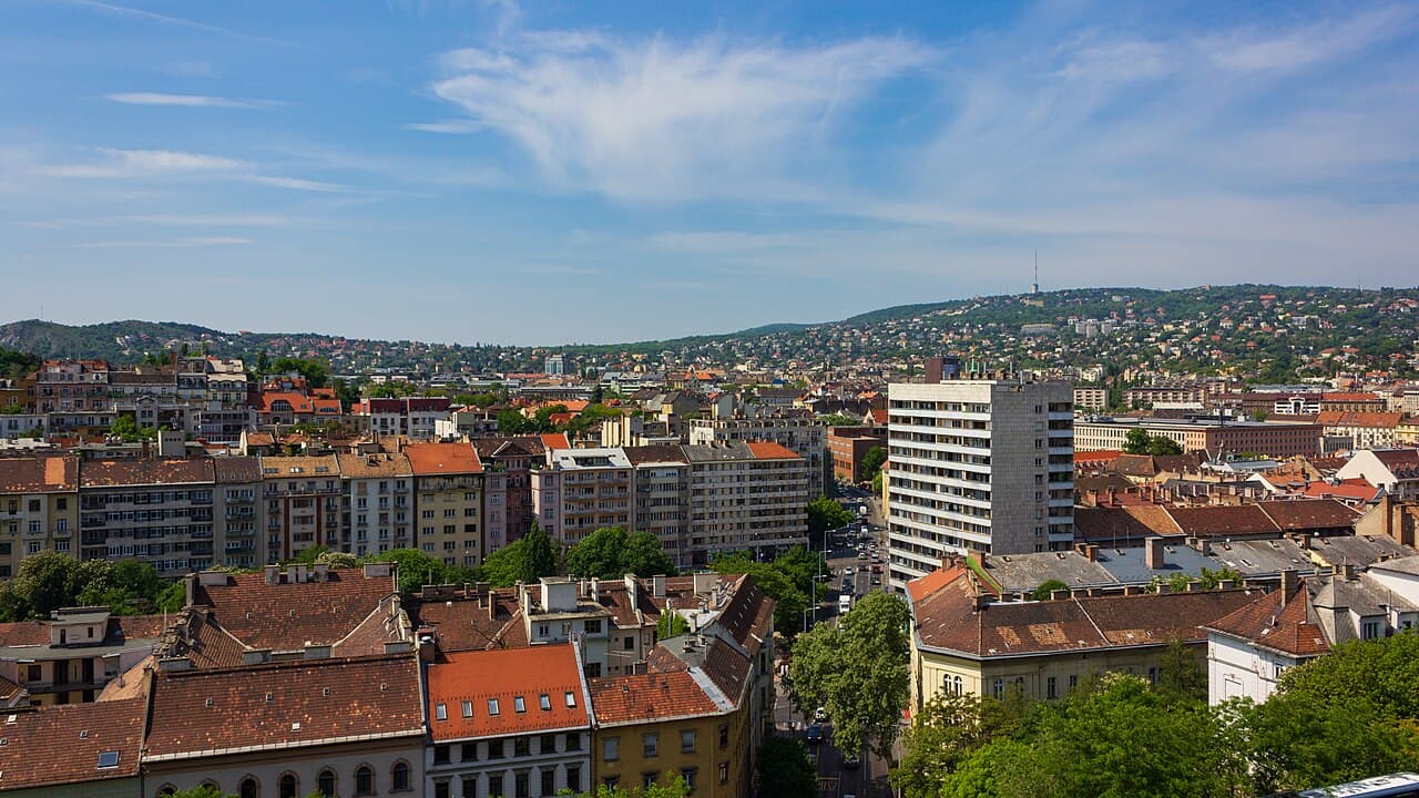Budapest, avec les rives du Danube, le quartier du château de Buda et l’avenue Andrássy