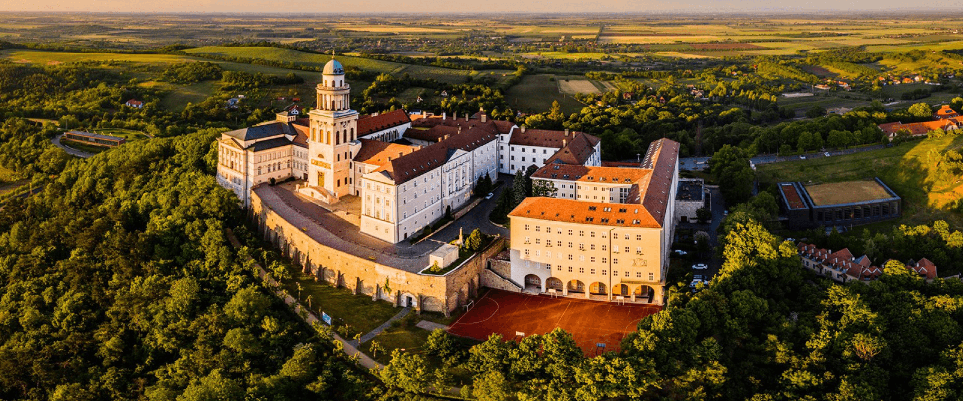 Abbaye bénédictine millénaire de Pannonhalma et son environnement naturel
