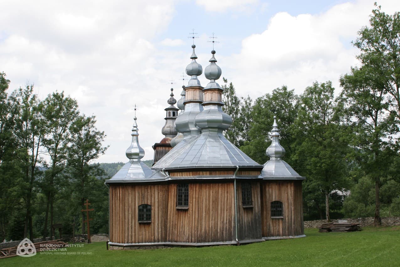 Tserkvas en bois de la région des Carpates en Pologne et en Ukraine
