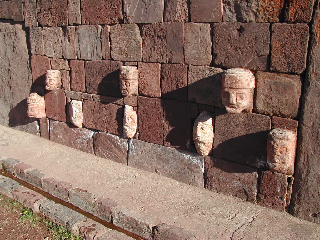 Tiwanaku : centre spirituel et politique de la culture tiwanaku