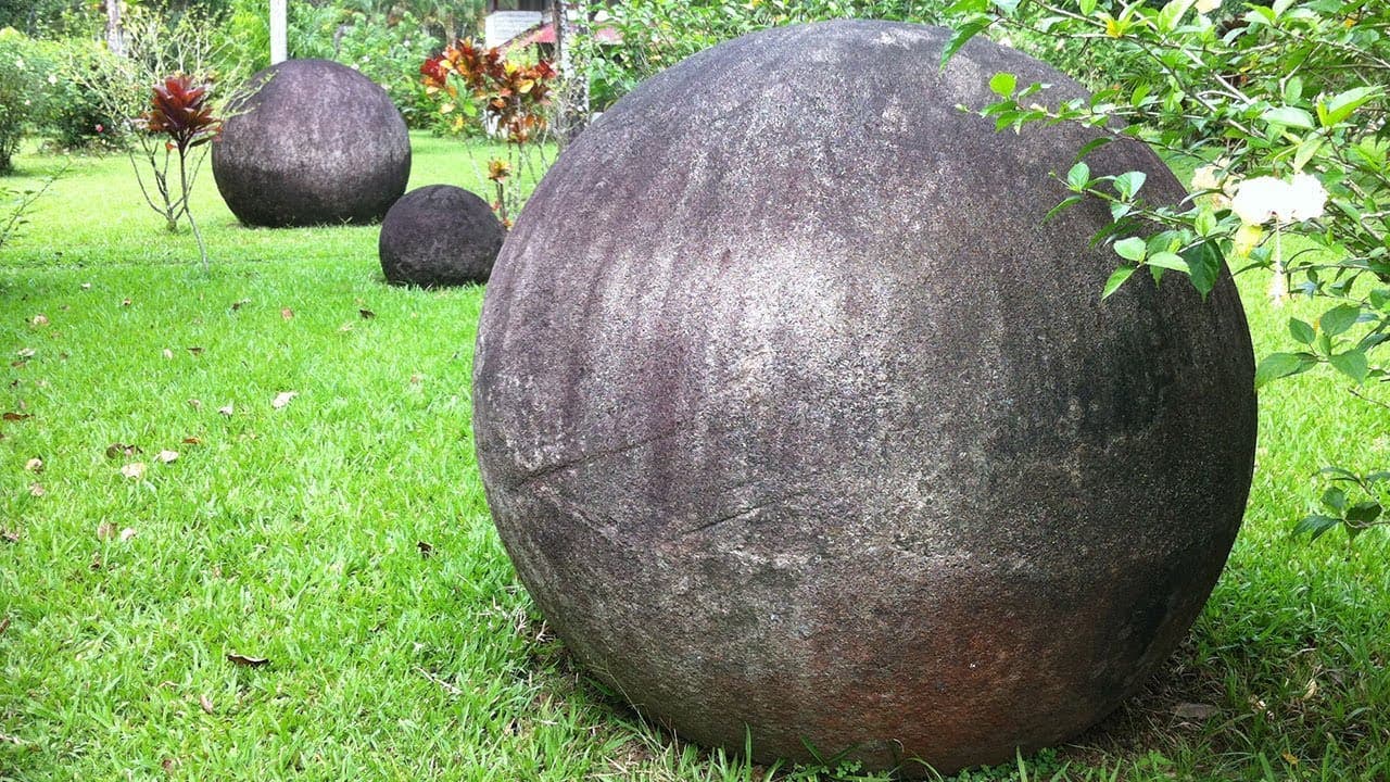 Établissements de chefferies précolombiennes avec des sphères mégalithiques du Diquís
